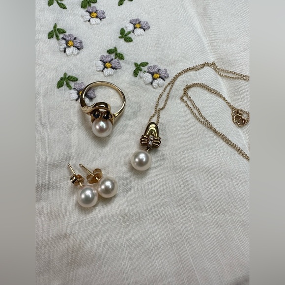 14 K gold chain with pearl pendant with Two diamonds, 14k earrings and r… - Picture 2 of 16